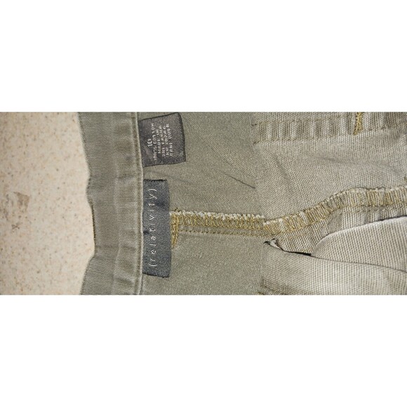 Relativity ladies khaki cargo shorts size 10 bermuda - Picture 3 of 3